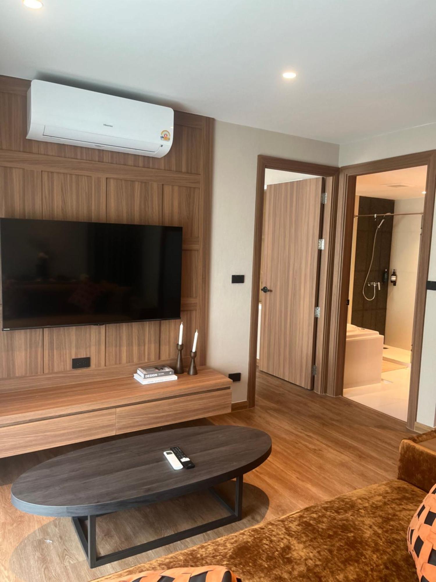 Spacious Bedroom- 2 Mins From Train Station Pangsapuri Bangkok
