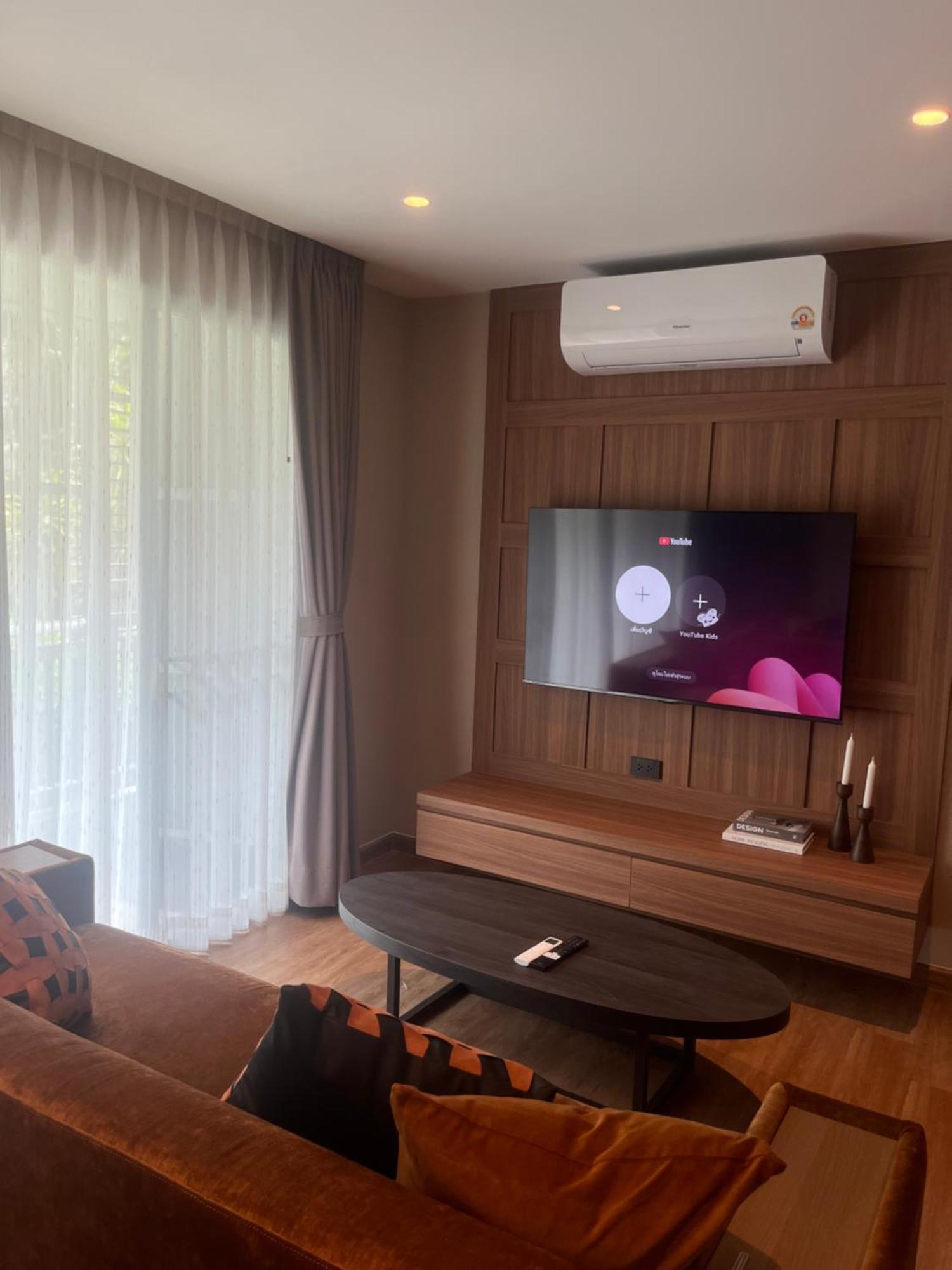 Pangsapuri Spacious Bedroom- 2 Mins From Train Station *